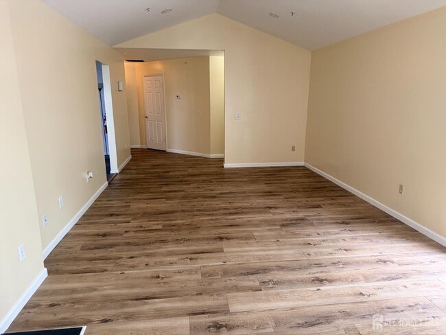 Photo - 343 Ventnor Ct