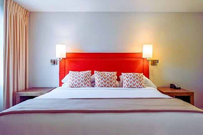 King Suite - King Bed