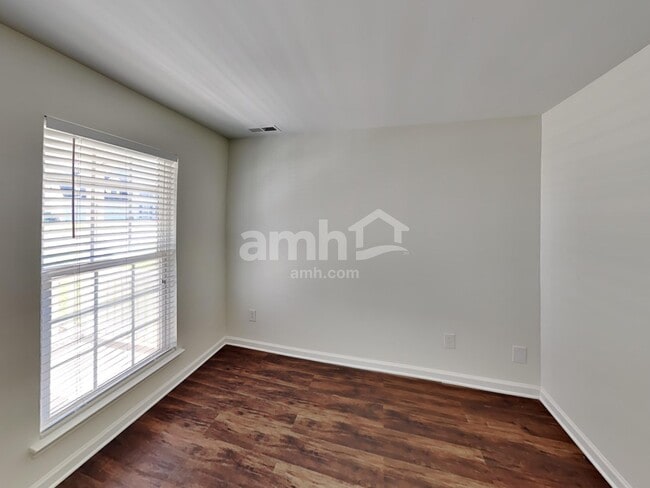 Photo - 1606 Harrison Way