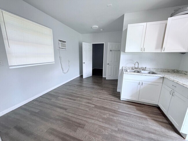 905 East Ave Unidad Guest house