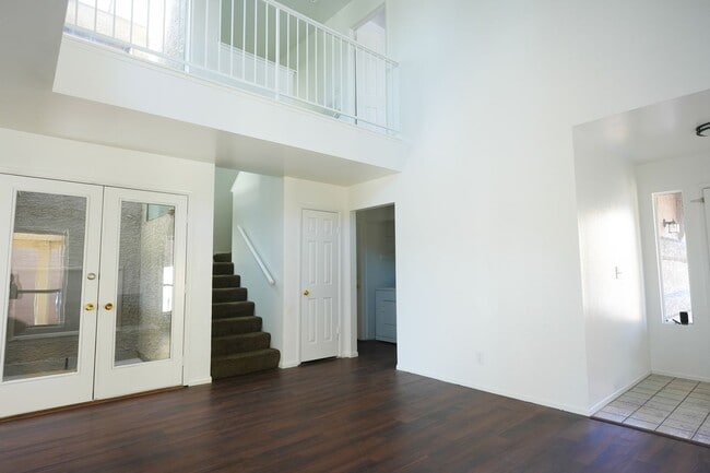 Photo - Stunning 3 Bed / 2.5 Bath Home w/ Loft, Two-Story Atrium & Remodeled Kitchen