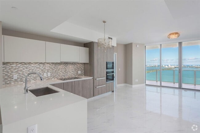 Building Photo - 2900 NE 7th Ave Unit 3903 Rental