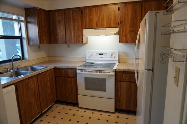 Photo - 101 Lake Ave NE Unit 119