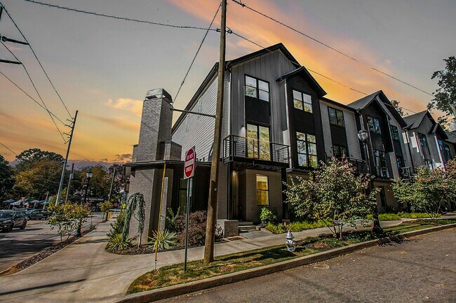 Photo - 1350 May Ave SE Unidad 1