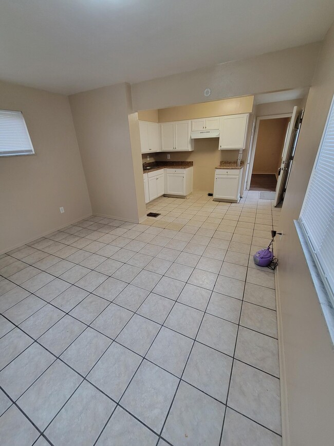 Photo - 332 Ashwood Ave