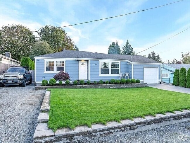 Building Photo - Fantastic 2 Bed-1 Bath Rambler in Universi... Rental