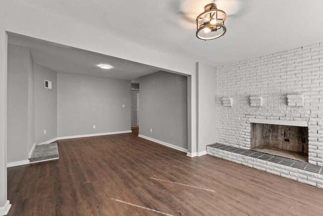 Photo - 105 Johnson St