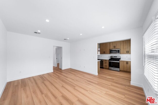 Photo - 1258 Mariposa St Unidad B