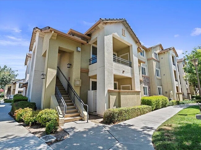 Building Photo - 1360 Shady Ln Unit Balboa Park Condo 428