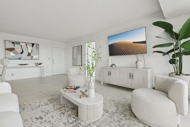 Photo - 2701 N Ocean Blvd Unidad 4C