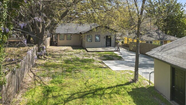 Photo - 562 Gary Rd NW