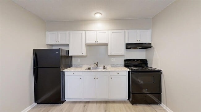 Photo - 500 Foch St Unit 16