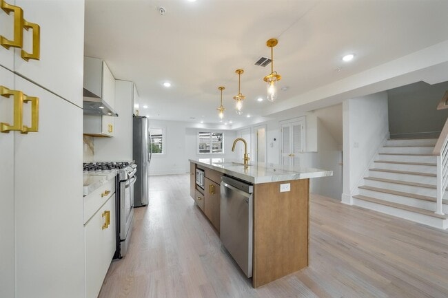 Photo - 6719 Meadowview Ave