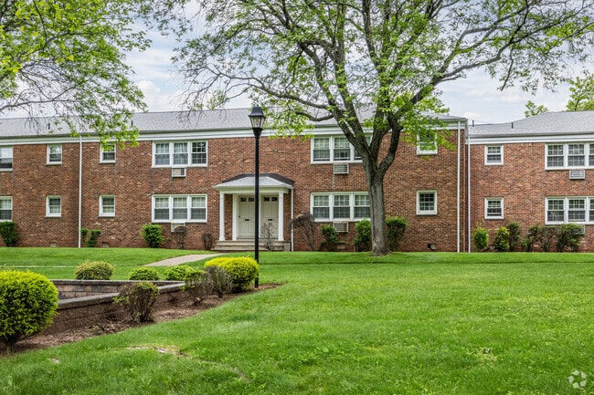 Photo - Metuchen Manor