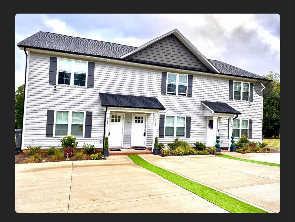 Spacious 3-Bedroom Townhome Near Kannapoli... - Spacious 3-Bedroom Townhome Near Kannapoli...