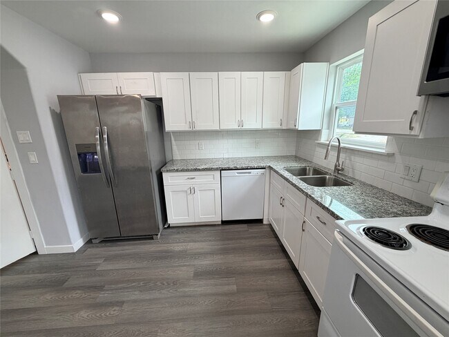 Photo - 8115 Denton St