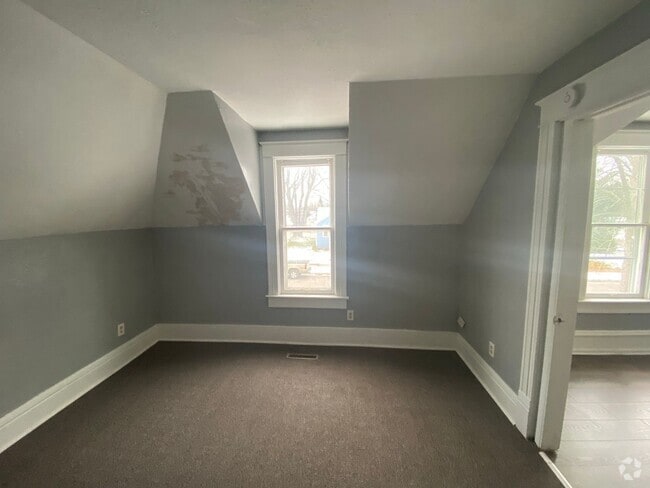 Building Photo - 2 Bedrooms, 1 Bathroom Upper Level Duplex ... Rental