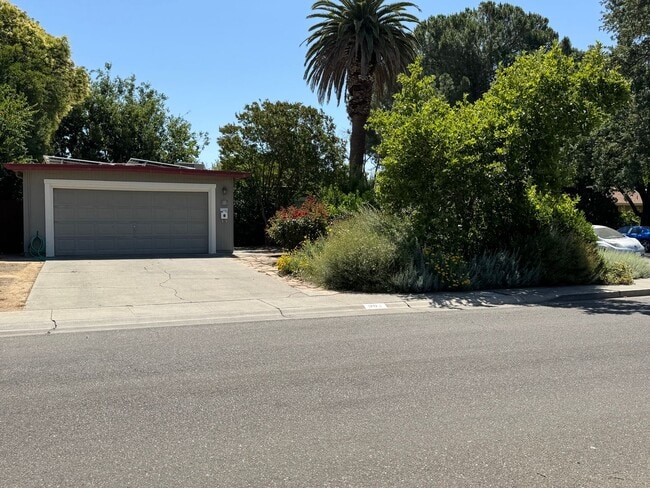 WELL MAINTAINED SINGLE STORY HOME WITH SOL... - WELL MAINTAINED SINGLE STORY HOME WITH SOL...