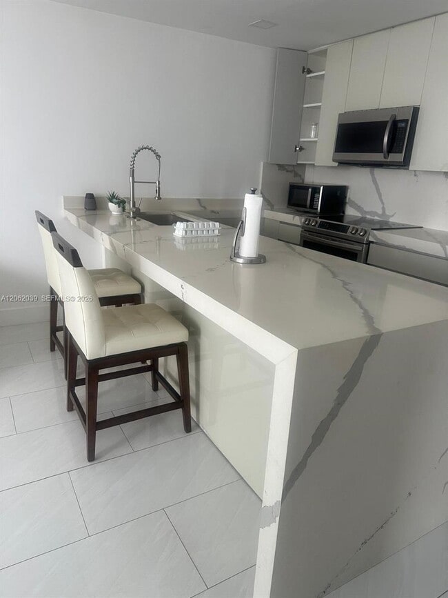 Building Photo - 3725 S Ocean Dr Unit 1507