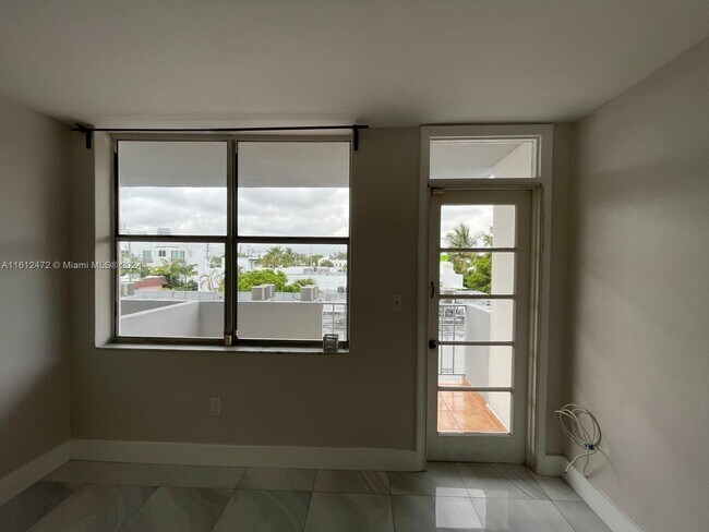 Photo - 910 Jefferson Ave Unidad 4D