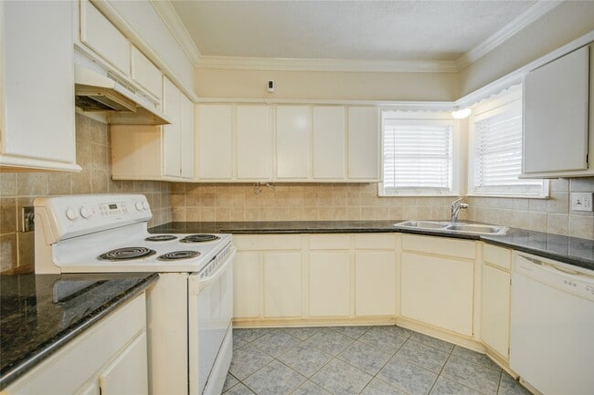 Photo - 5902 Hornwood Dr