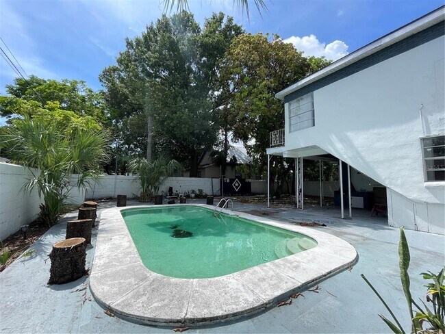 Photo - 1902 W Nassau St