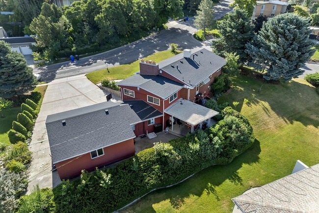 Building Photo - 1285 N 900 E