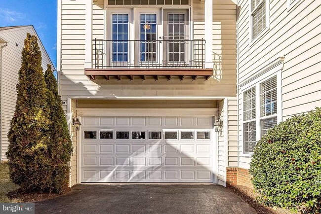 Building Photo - 40440 Milford Dr