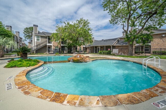 Piscina - The Life at Grand Oaks