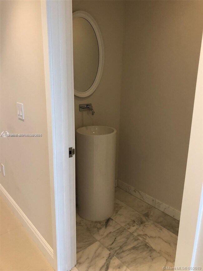 Photo - 10203 Collins Ave Unidad 605