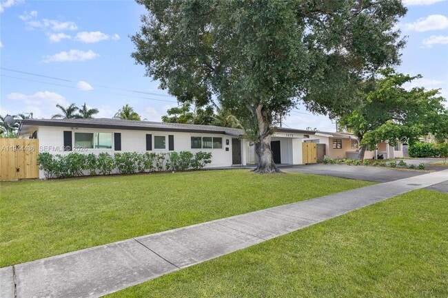 Photo - 1472 NE 62nd St