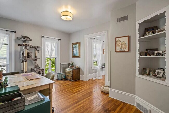 Photo - 514 Crescent St NE Unit 2