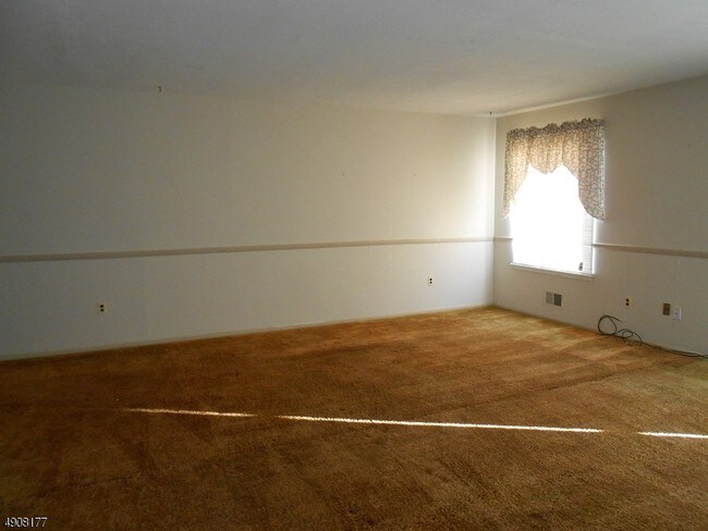 Photo - 910 Merritt Dr