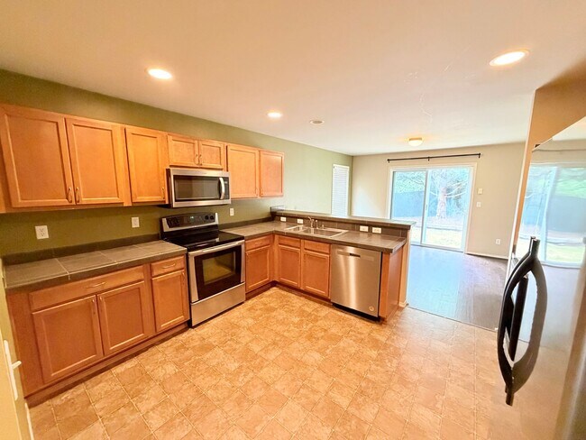 Photo - Spacious 3-Bed/2.5-Bath Home in Lake Stevens for $3150!  Ready for Move in!
