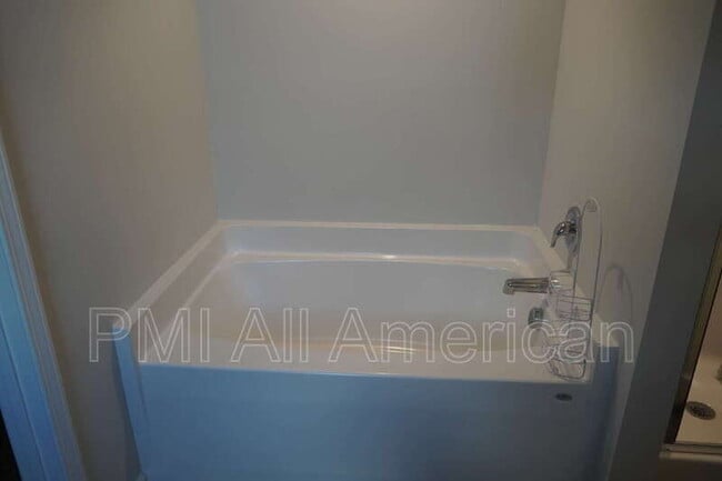 Photo - 289 Greenbay St