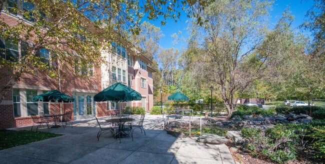 Outdoor Patio - Victory Terrace Senior Residences