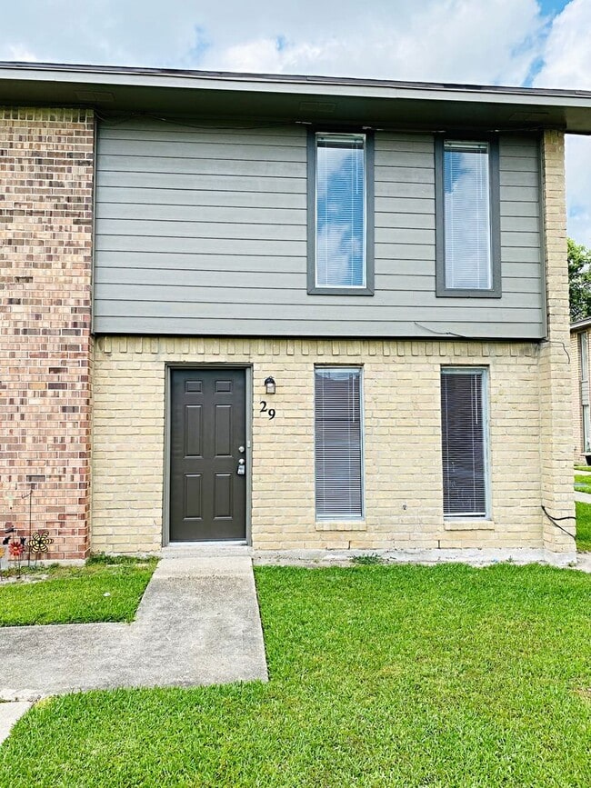 Building Photo - 2700 N 16th St