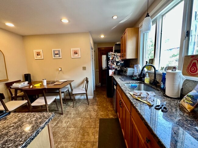 29 Sunset Rd Unit 2