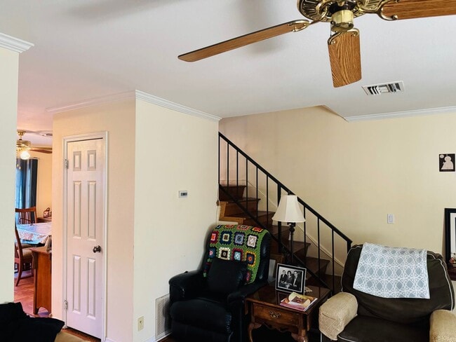 Photo - Los Robles Townhome – Flexible Furnishing Options