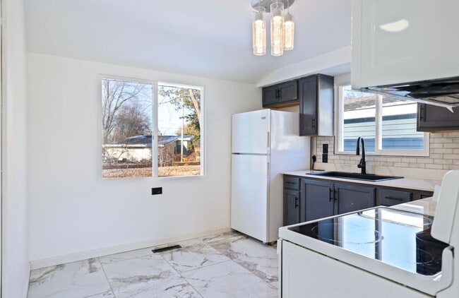 Photo - 2118-2118 Avalon Cir Unit 2114 Avalon Cir, Bay City, MI 48708