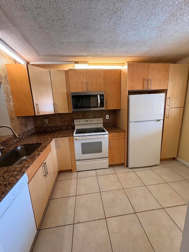Photo - 2925 SW 22nd Ave Unit 202
