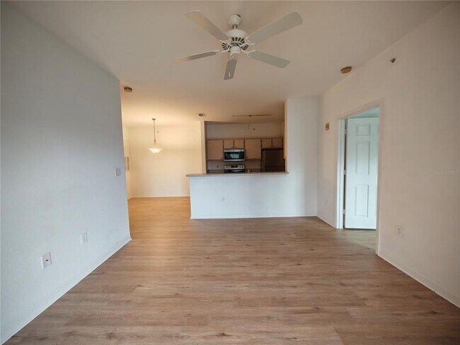 5471 Vineland Rd Unit 7308