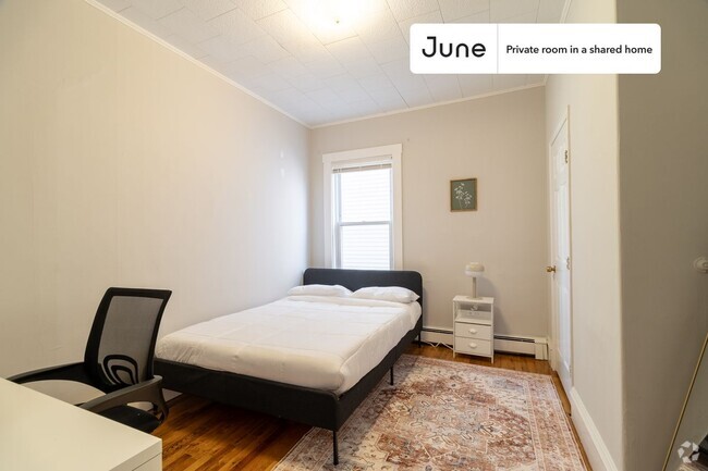 Building Photo - Private bedroom in 3 bed/1 bath Home