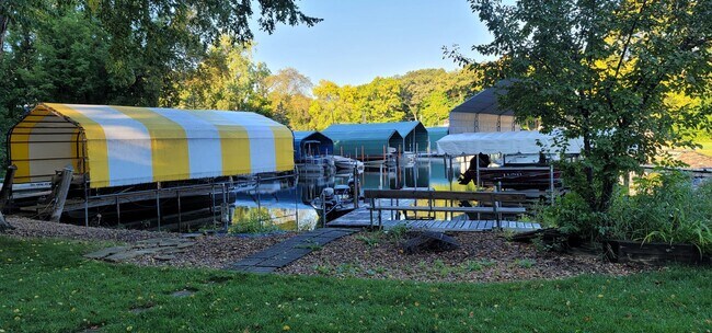 Photo - Gorgeous 3 Bedroom for Rent on Lake Minnet...