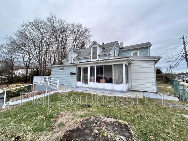 Building Photo - 121 Shaw St Unit 1