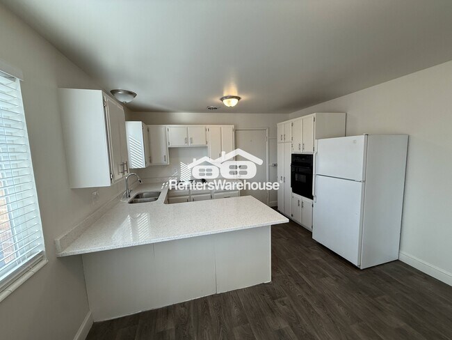 Photo - 661 Crystal Ave