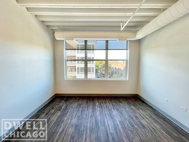 Photo - 951 W Dakin St Unidad 1B