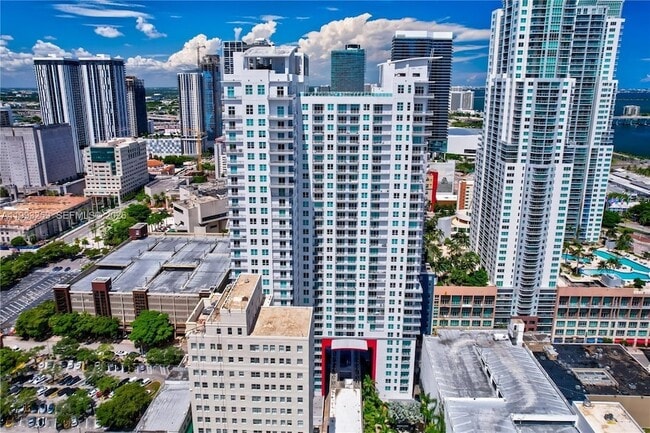 Photo - 133 NE 2nd Ave Unidad 2013