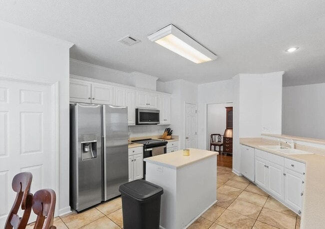 Photo - 338 Bisham Ct