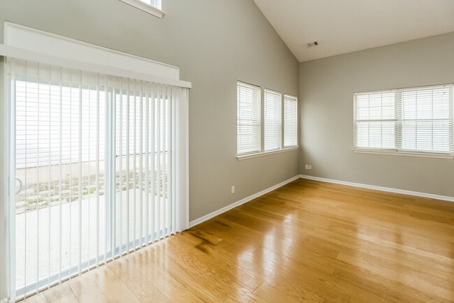 Photo - 652 Windcroft Cir NW